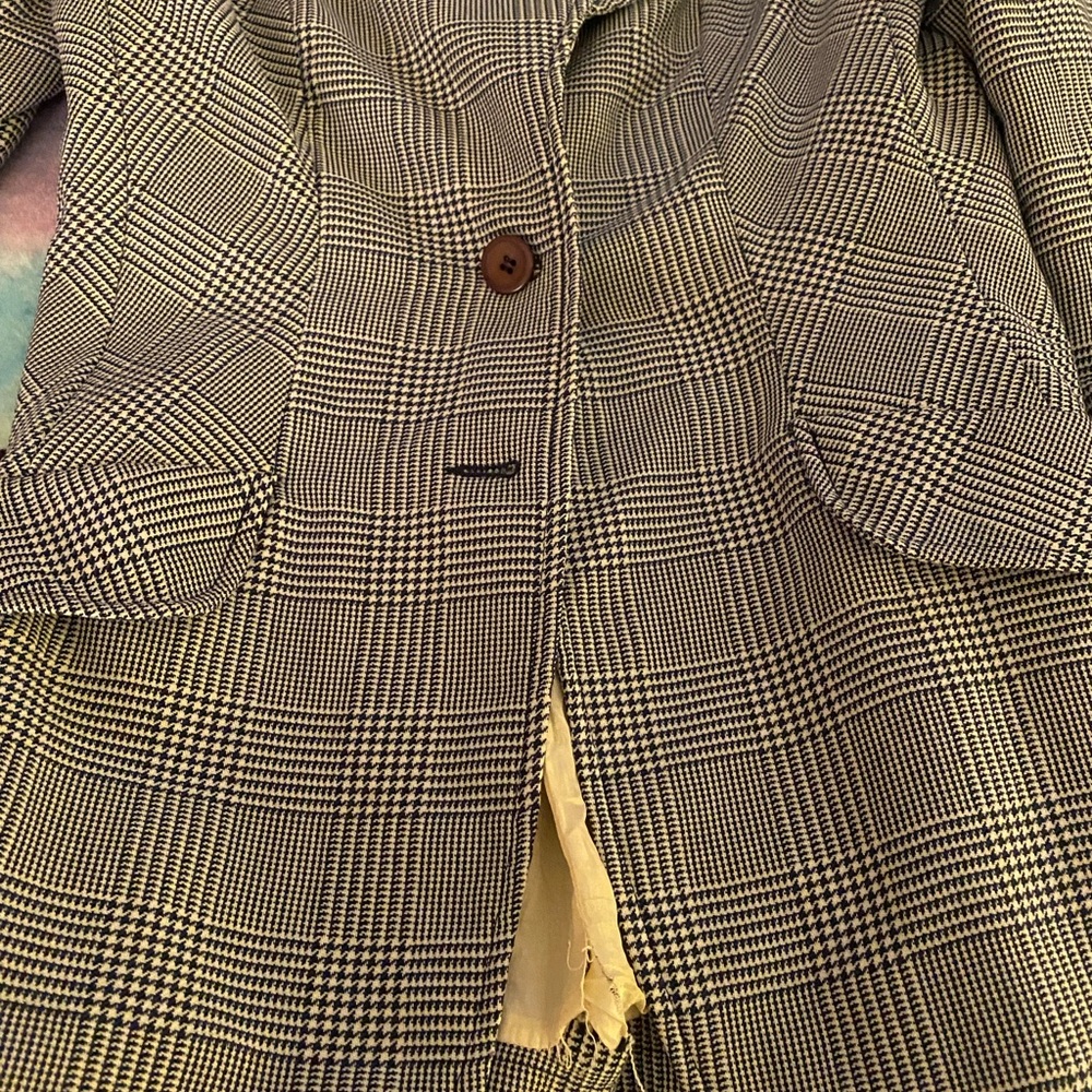 Blazer - Picture 5 of 6